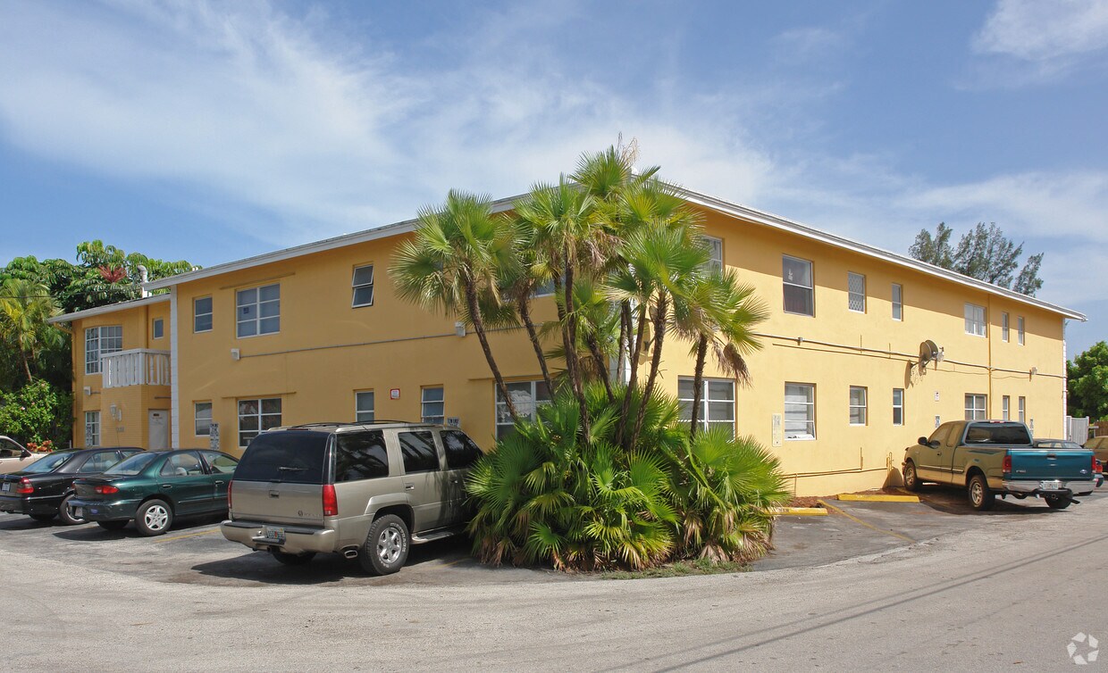 Primary Photo - 2400 NE 25th Pl