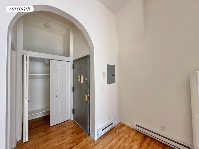 Foto del edificio - 215 E 118th St