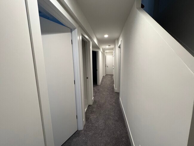 Foto del edificio - 822 N Winchester Ave