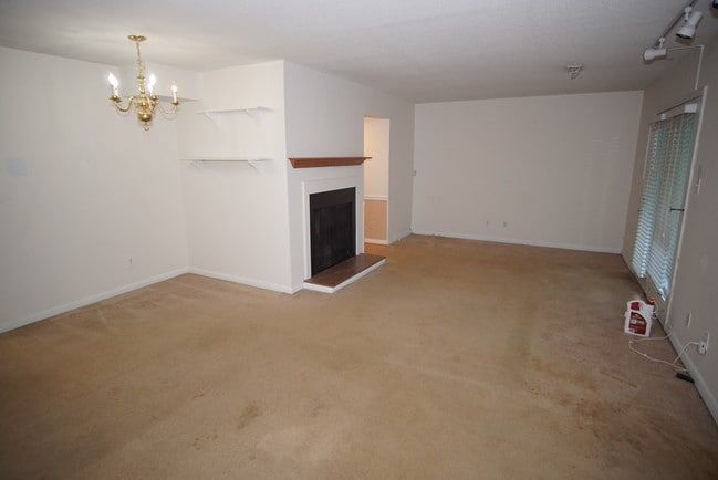 Building Photo - 8707 Olde Colony Trail