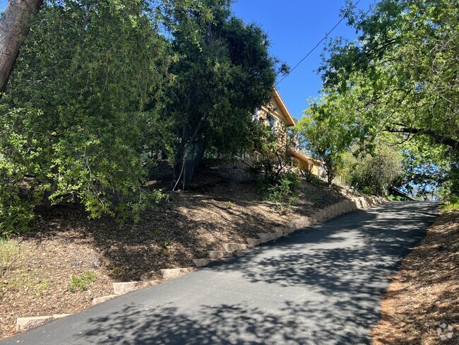 Building Photo - 5760 Colodny Dr