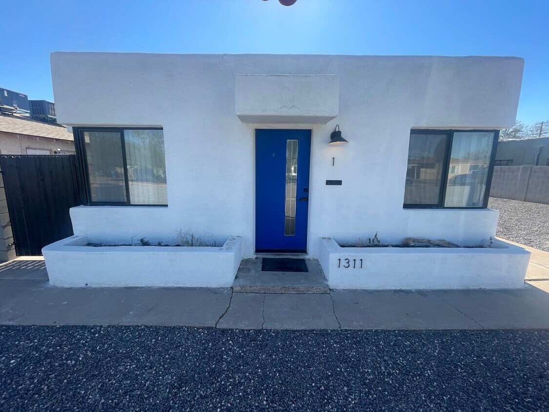 Primary Photo - 1311 W Clarendon Ave