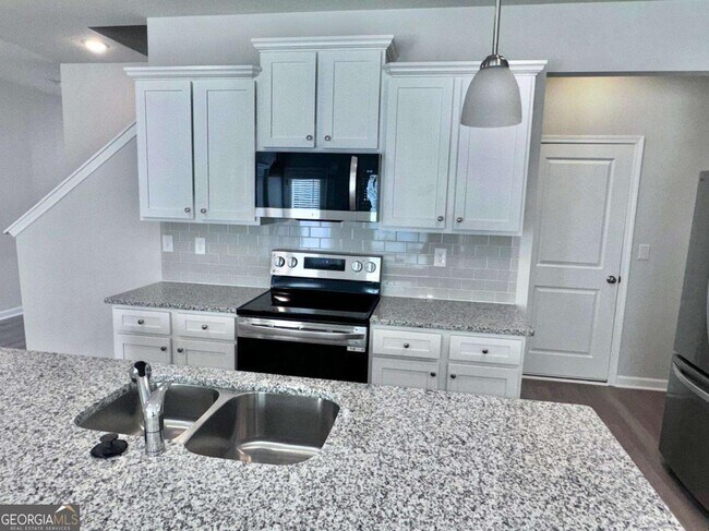 Building Photo - 2557 Swan Lake Dr SW