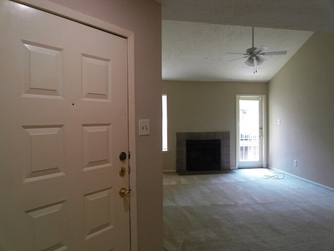 Building Photo - 2011 Spenwick Dr