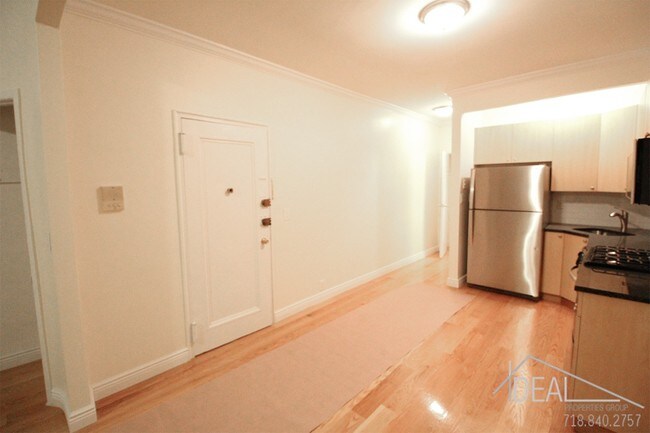 Building Photo - 156 Garfield Pl