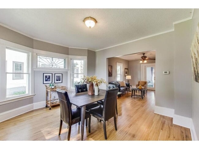Building Photo - Hamline University- Large and Spacious 6 Bedroom- June Move In