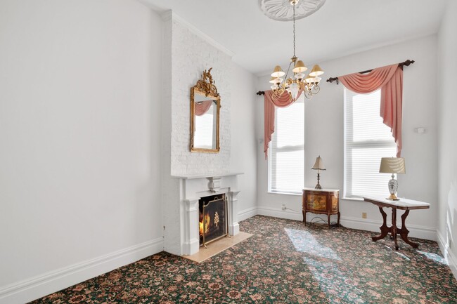 Foto del edificio - Charming Victorian Lafayette Square town home