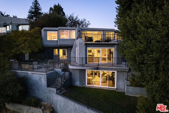 Building Photo - 8464 Cole Crest Dr