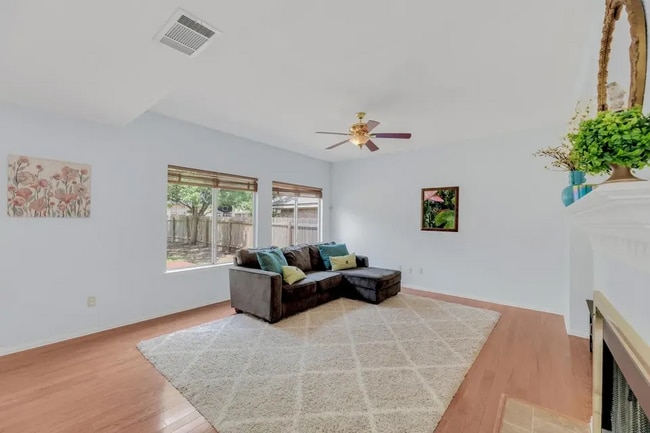 Building Photo - 16914 Dorman Dr