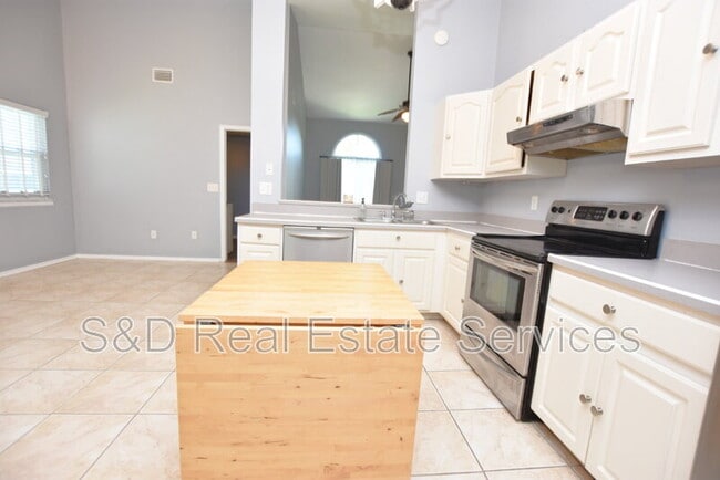 Building Photo - 8212 Riverboat Dr