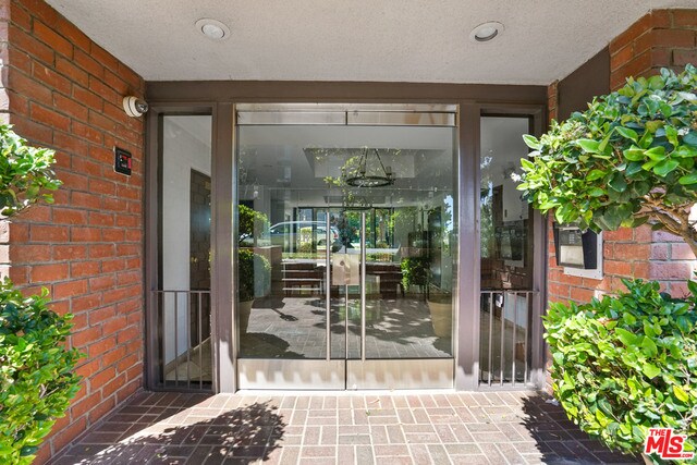 Building Photo - 2276 S Beverly Glen Blvd