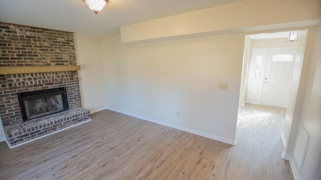 Building Photo - Gorgeous home ready to move in!