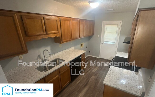 Building Photo - 3395 Hocker Hedge Cove