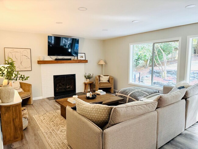 Foto del edificio - 3305 12th Ave Ct NW