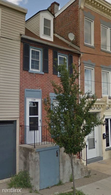 Primary Photo - 1 br, 1 bath Townhome - 219 W 6th St