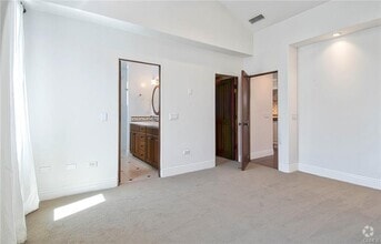 Building Photo - 430 1/2 Acacia Ave