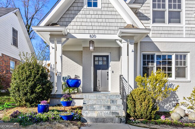 Building Photo - 820 Hillpine Dr NE