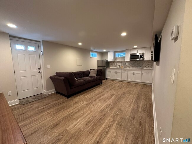 Building Photo - 2 Hurd St