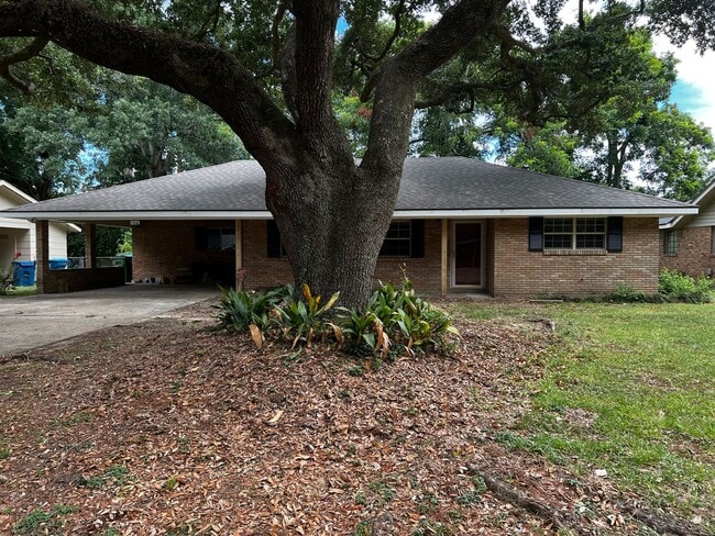 Building Photo - 3 Bedroom, 2 Bathroom, Brick home, Carport...