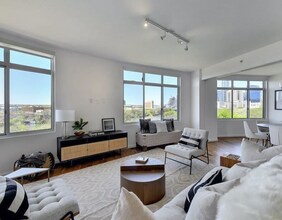 Building Photo - 54 Rainey St