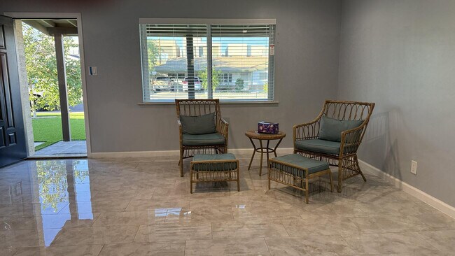 Foto del edificio - 6843 E Loma Land Dr