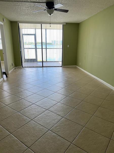 Foto principal - 117 Lake Emerald Dr