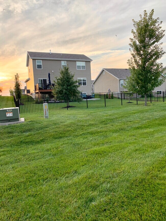 Foto del edificio - 641 Country Village Dr