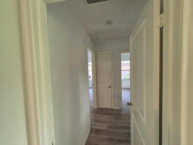 Foto del edificio - 10221 Bretton Dr