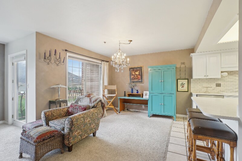 Primary Photo - 984 Uri Ln