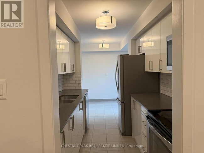 Photo du bâtiment - 390-390 Woodsworth Rd
