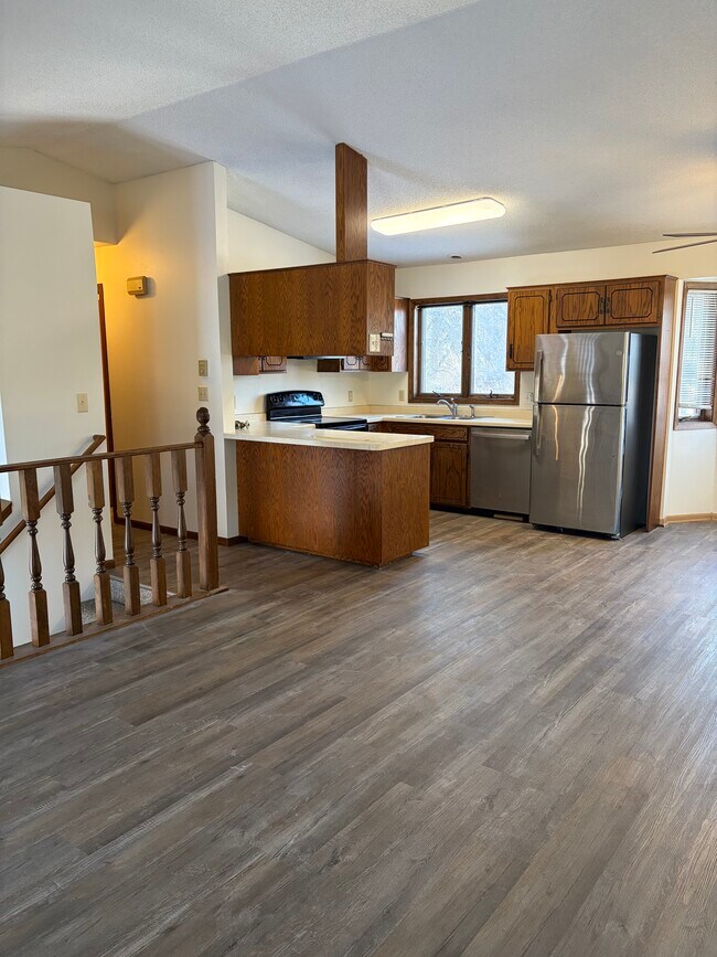 Building Photo - 1020 Benedict Dr