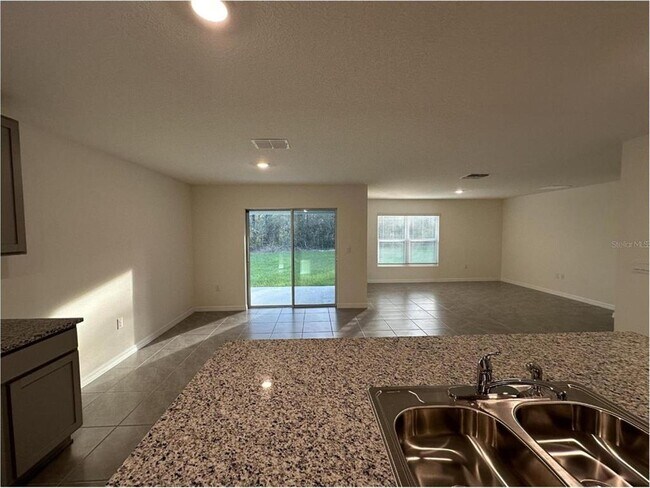 Foto del edificio - 16680 SW 30th Avenue Rd