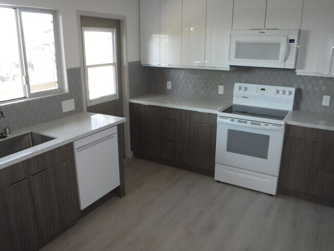 Building Photo - 9120 San Juan Pl