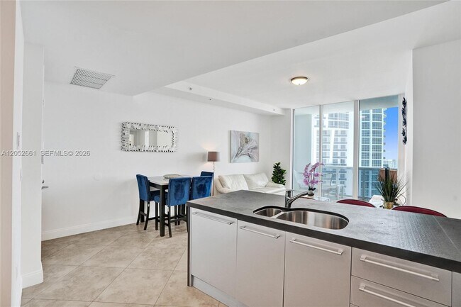 Foto del edificio - 18201 Collins Ave
