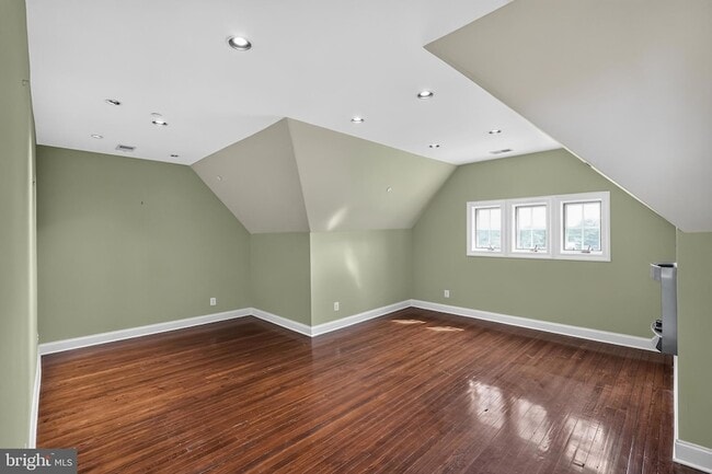 Building Photo - 7220 Ridge Ave