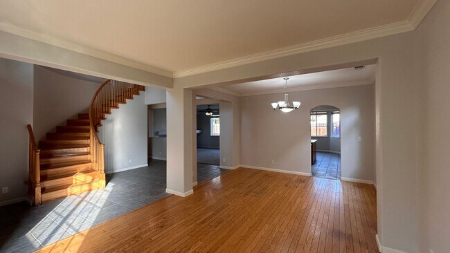 Foto del edificio - Just listed