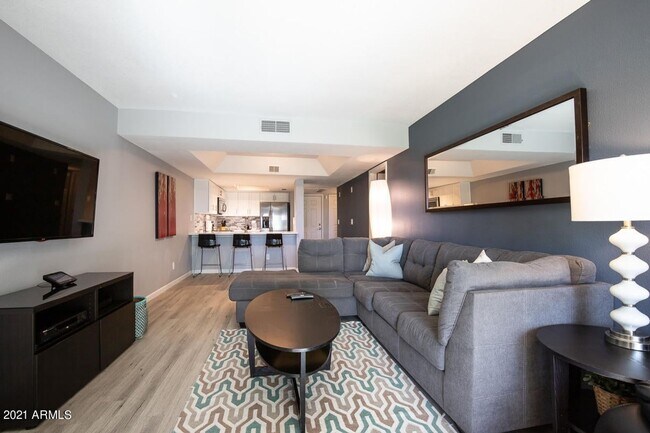 Foto del edificio - 7910 E Thomas Rd