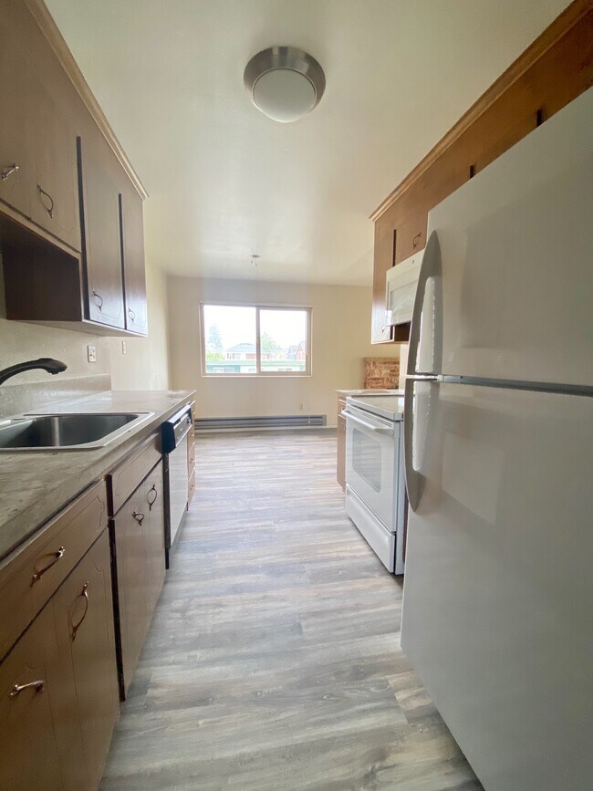 Building Photo - 465 N 45th St