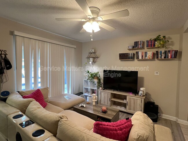 Building Photo - 303 Newcastle Dr