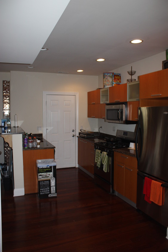 Apartamento - 6922-24 N. Greenview Ave.