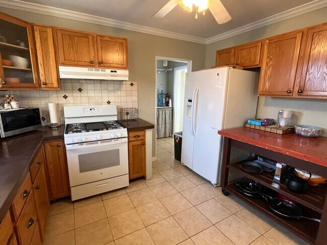 Foto del edificio - 2 Bedroom Brick Bungalow in Denver