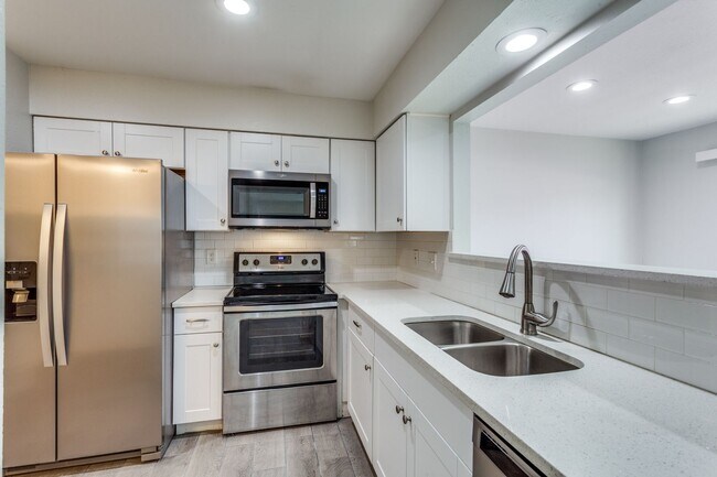 Foto del edificio - 13314 Goodland Pl