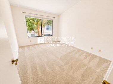 Building Photo - Spacious 2-Bed Townhome in Mission Viejo | Vaulted Ceilings, Private Patio & Pool Access