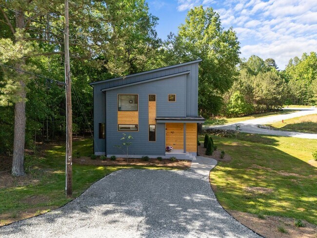 Building Photo - Stunning New Construction Home in the Hear...