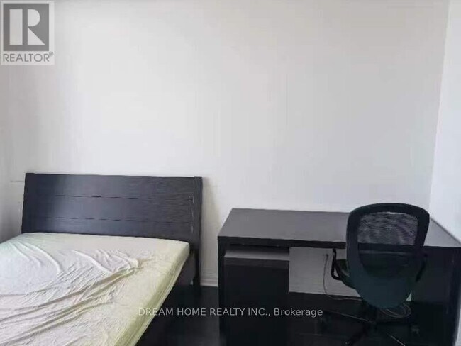 Photo du bâtiment - 225 Webb Dr