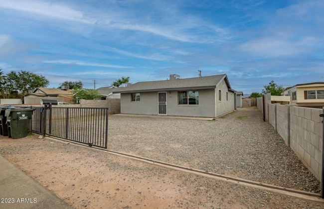 Photo - 2413 W Yuma St House