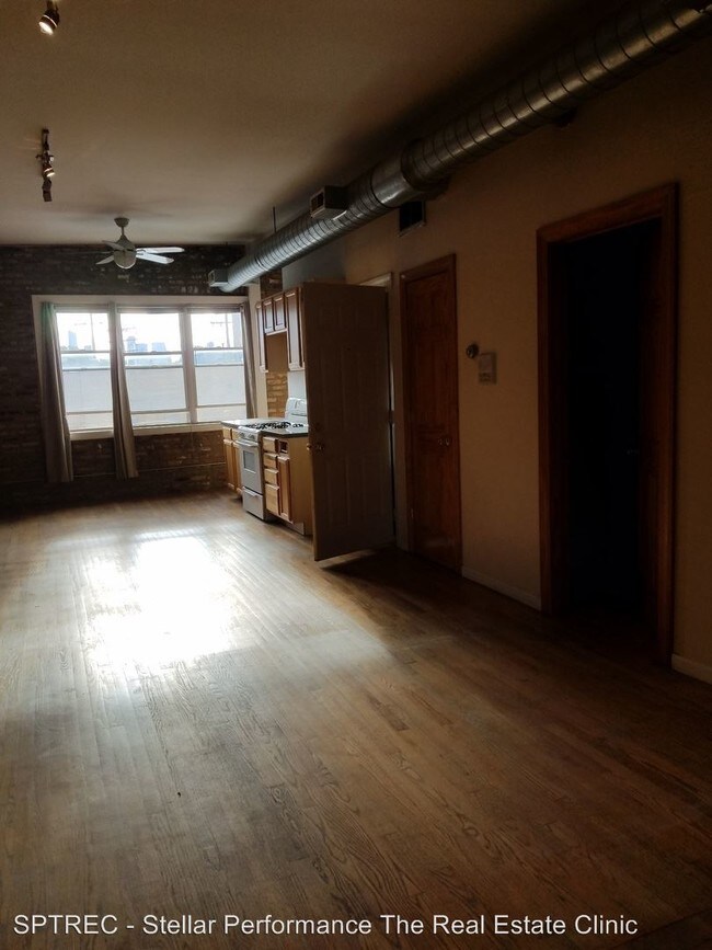 Building Photo - 446 N Western Ave