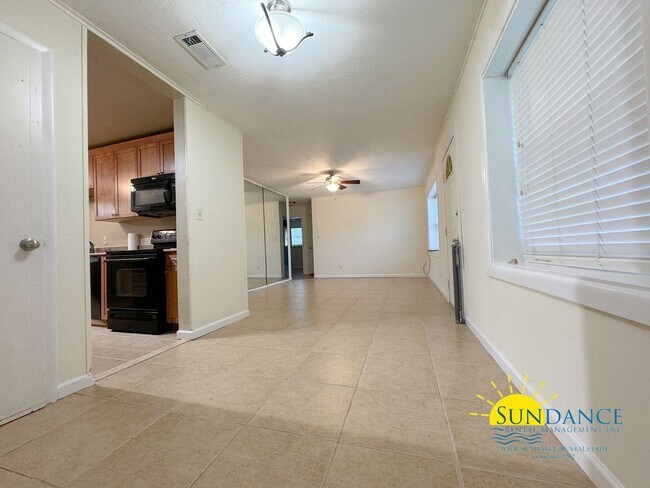 Building Photo - Charming 4-Bedroom Home in Fantastic Neigh...