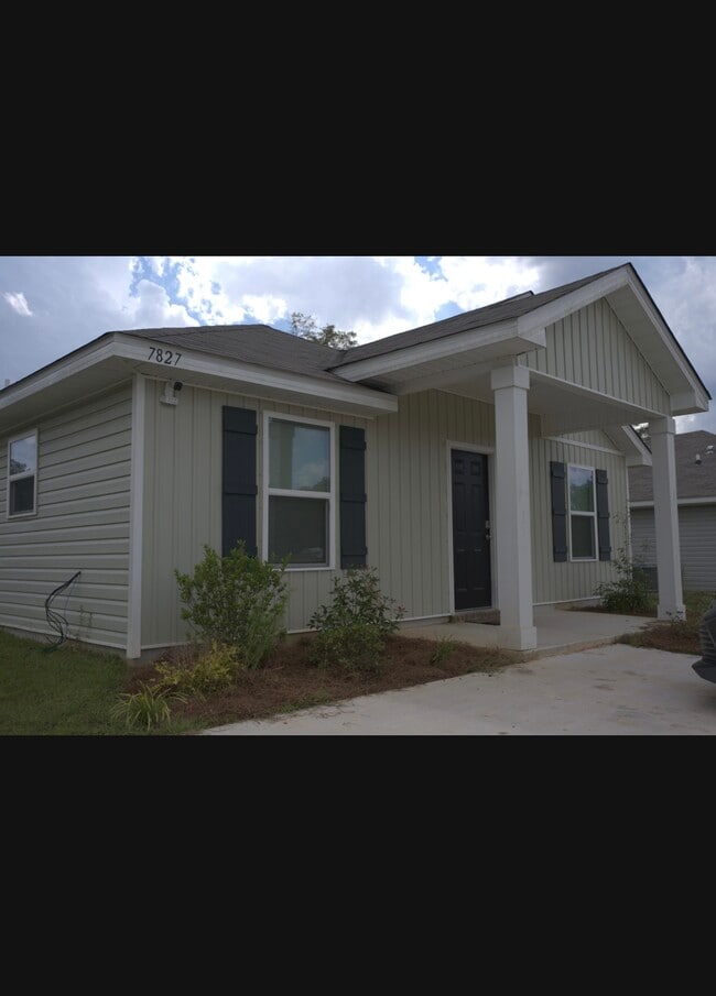 Building Photo - Oakmont place