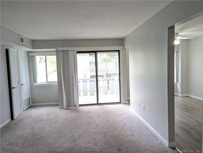 Foto del edificio - 12 Cedar Ct